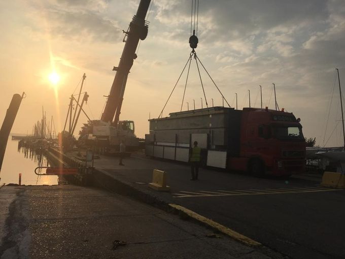 En lille nostalgisk øjeblik, da betonpontonen ankom fra Sverige på en stor lastbil i september 2016.